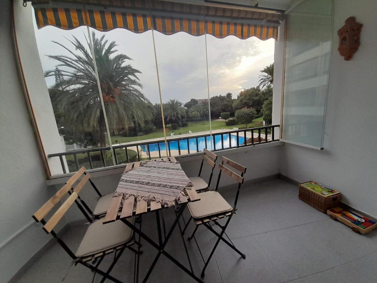 With Pool Near The Apartment *